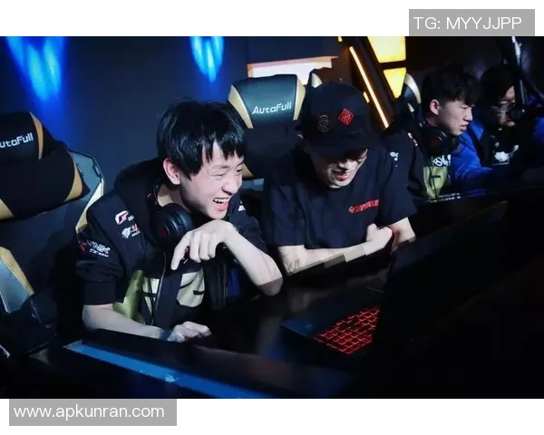 上海篮球队的拼搏之路:从低谷到巅峰的奋斗历程与荣耀回顾 上海篮球队的拼搏之路:从低谷到巅峰的奋斗历程与荣耀回顾