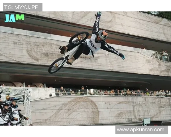 深圳极限运动队在滑板精英赛中的精彩表现与状态分析 深圳极限运动队在滑板精英赛中的精彩表现与状态分析