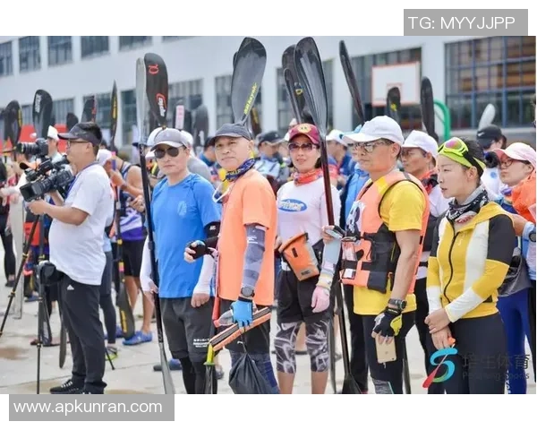 南京极限运动队在马拉松大满贯中的团队协作表现精彩点评与分析