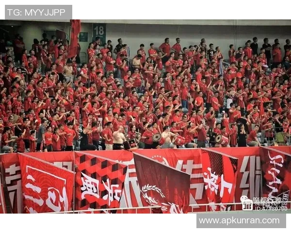 权健与上港首发阵容分析揭示双方战术布局及关键球员表现